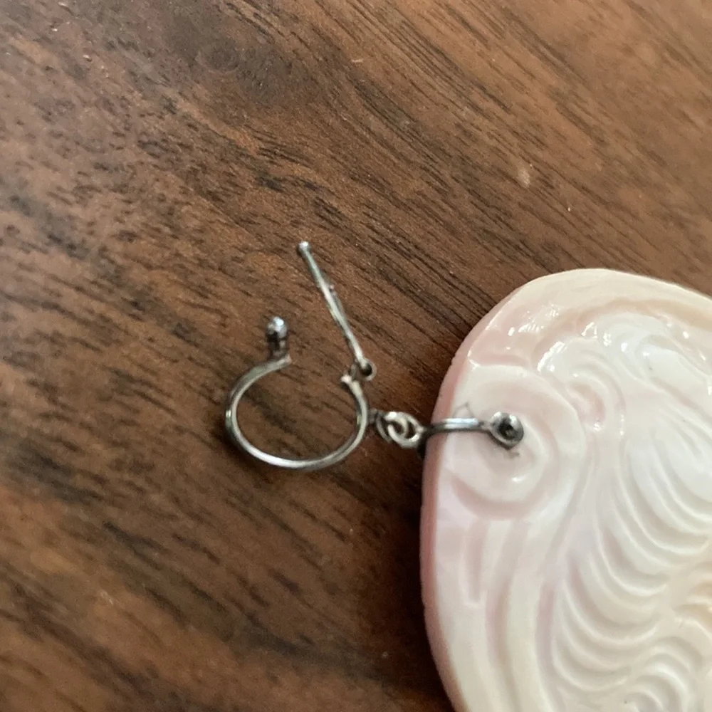 Vintage-Signed Carved Shell - Picture 8 of 11